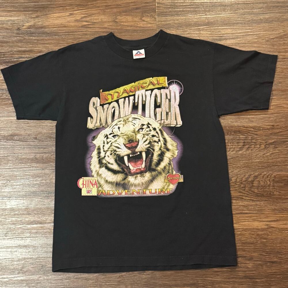 Vintage “Magical Snow Tiger Adventure” Graphic T-Shirt – Size M